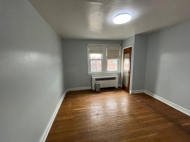 Building Photo - 3140 Longshore Ave