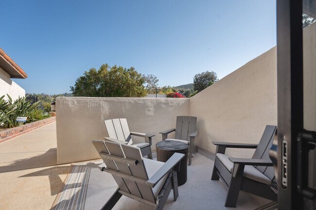 Building Photo - 4372 Park Vicente