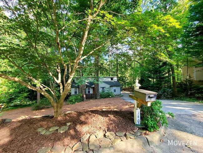 Building Photo - Single Family Home on private wooded lot