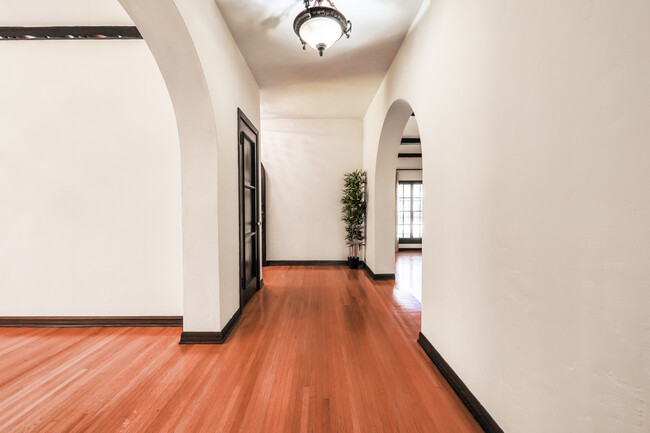 Entrance Hallway - 139 N Orange Dr