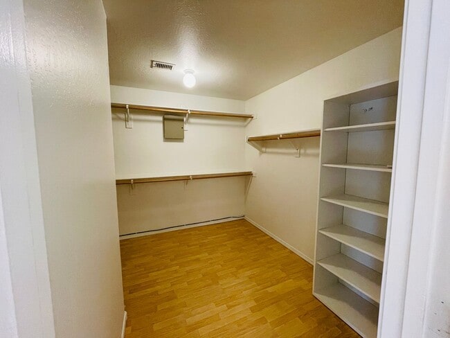 Building Photo - Prime Tempe Location!