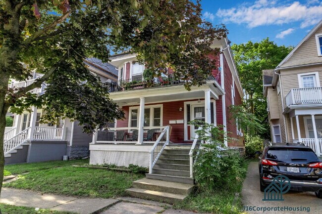 Building Photo - Furnished 3-Bedroom Lower Apartment on Bird Ave