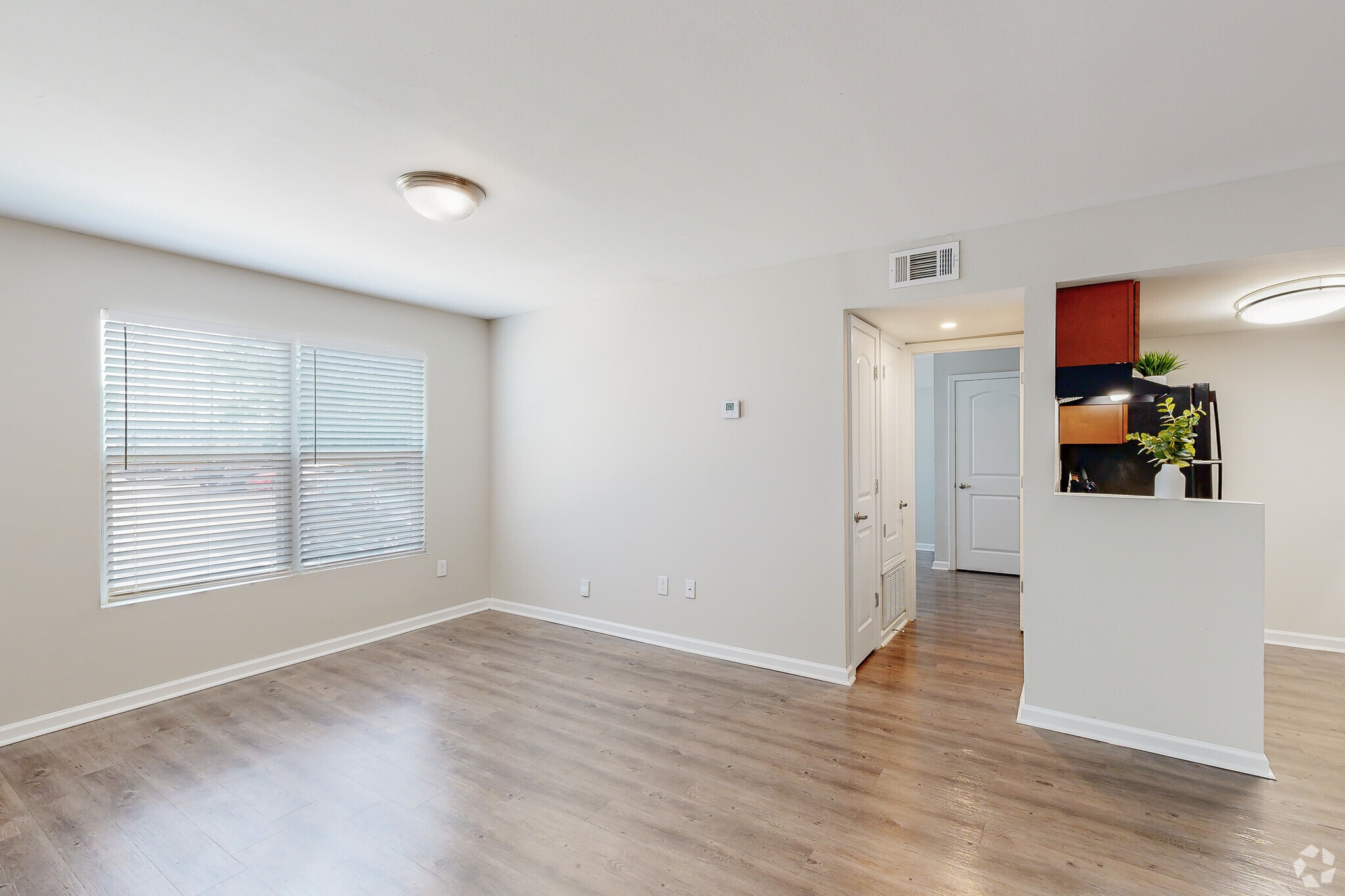 1BD 1BA 569SF - Portofino Apartments