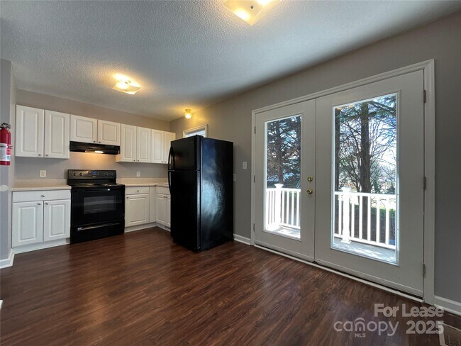 Building Photo - 206 W 15th St