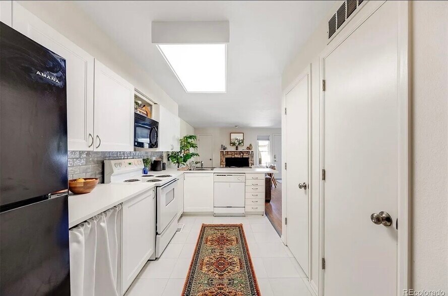 Building Photo - 942 S Dearborn Way