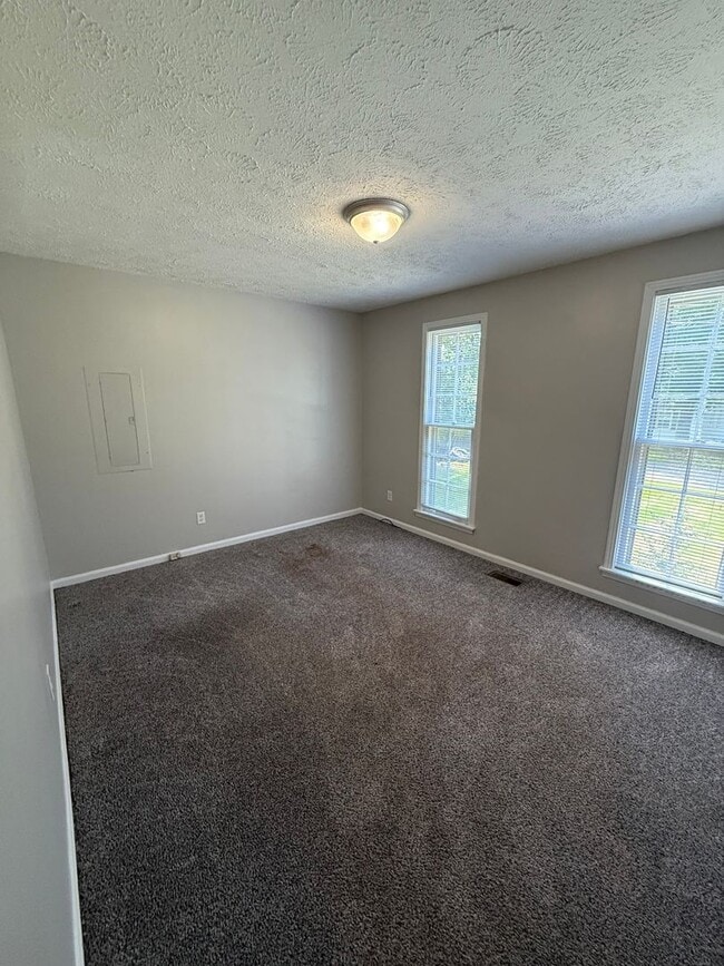 Building Photo - 2BR Brick Home in Dickson