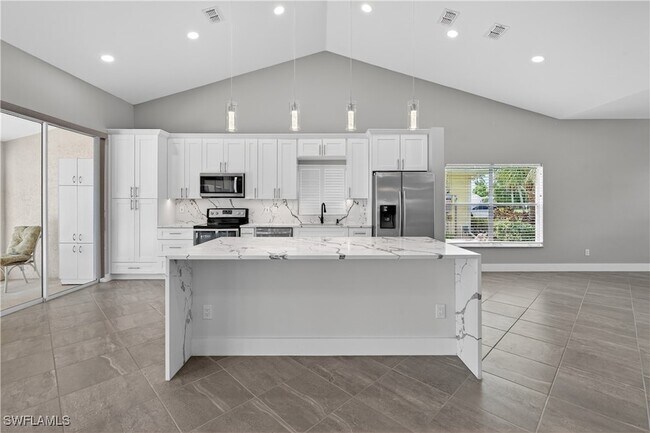 Building Photo - 2138 E Crown Pointe Blvd