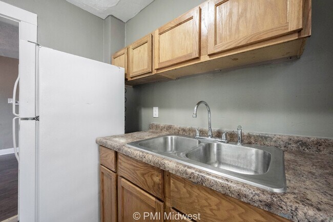 Building Photo - Charming 1 Bed Duplex with Full Bath in In...
