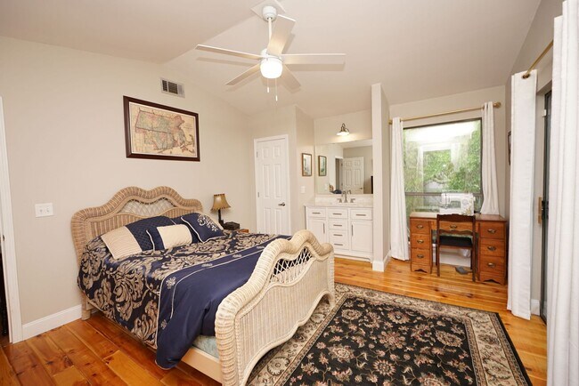 Building Photo - Updated 4 bedroom home in Bluewater Bay!