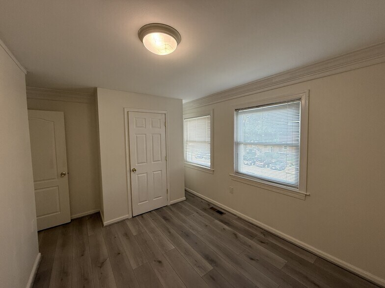 Building Photo - 5909 Mayflower Ct