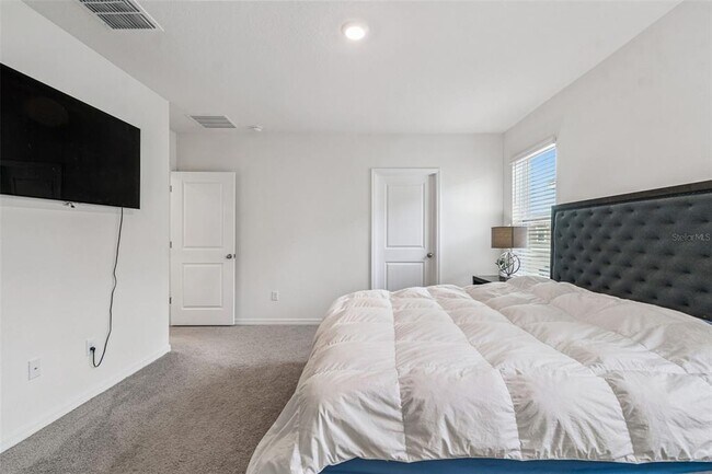 Building Photo - 5667 Chorleywood Ln