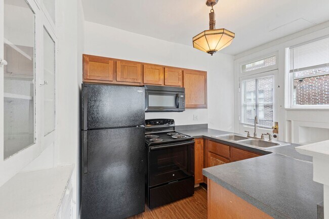 Building Photo - 5703 E Washington St