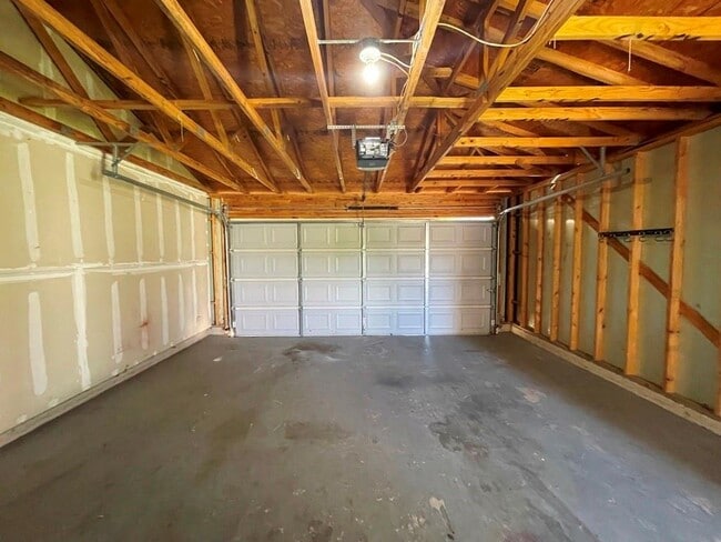 Building Photo - 251 Utterback