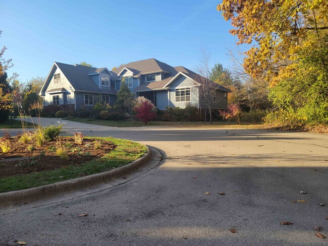 Building Photo - 4582 Bishops Ct