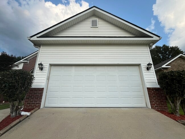 Building Photo - 107 Vanessa Dr