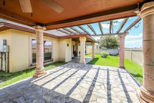 Building Photo - 6514 Grande Bay