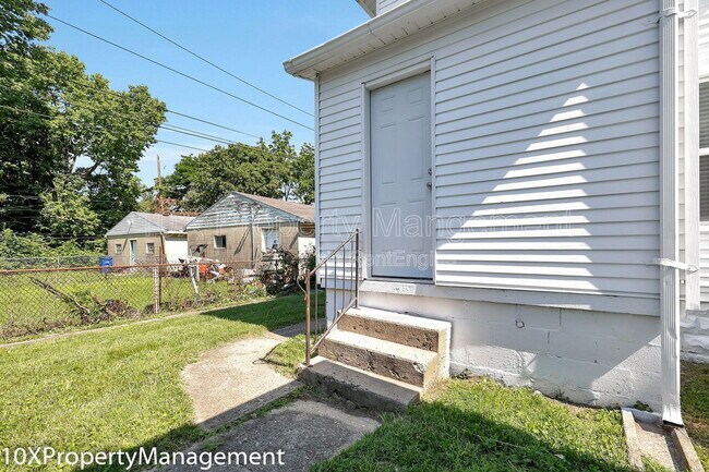 Building Photo - 1819 E Walnut St