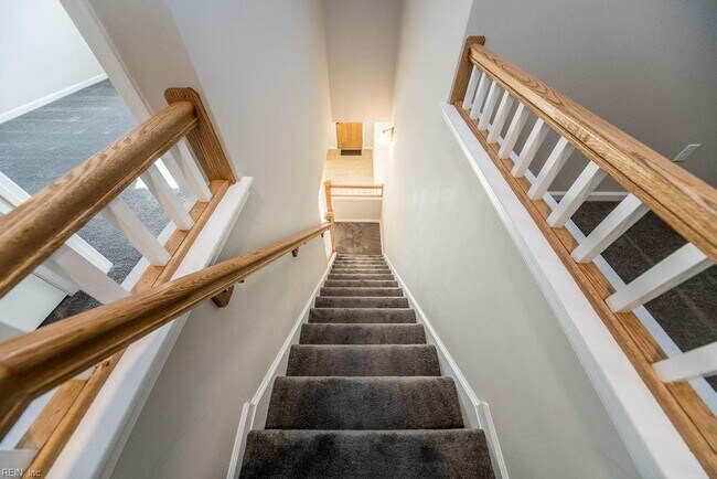 Building Photo - Modern Comfort & Style in a Prime Location...