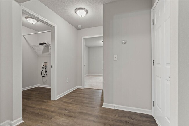 Building Photo - 34505 Paisley Ave