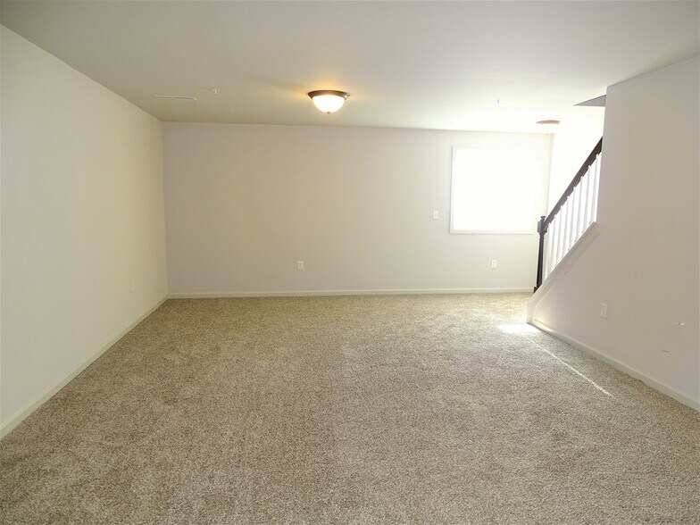 Building Photo - 228 Lakeside Xing