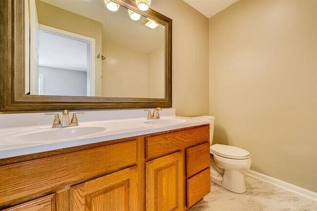 Building Photo - 3 Meadow Lane, Oakwood Hills, IL, 60013