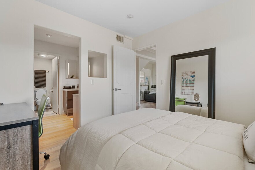 Building Photo - 301 Crocus Ct