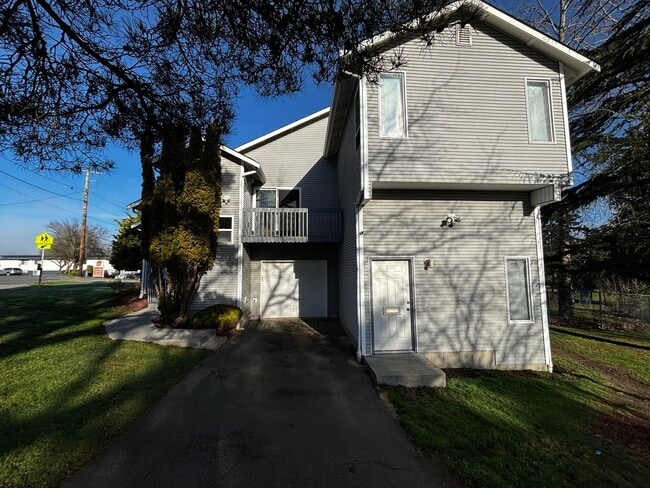 Building Photo - 2620 10th St