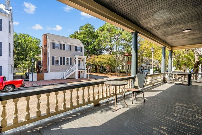 Building Photo - 403 Dinwiddie St