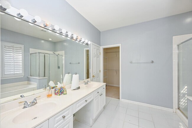 Building Photo - 1527 Gesshe Ct