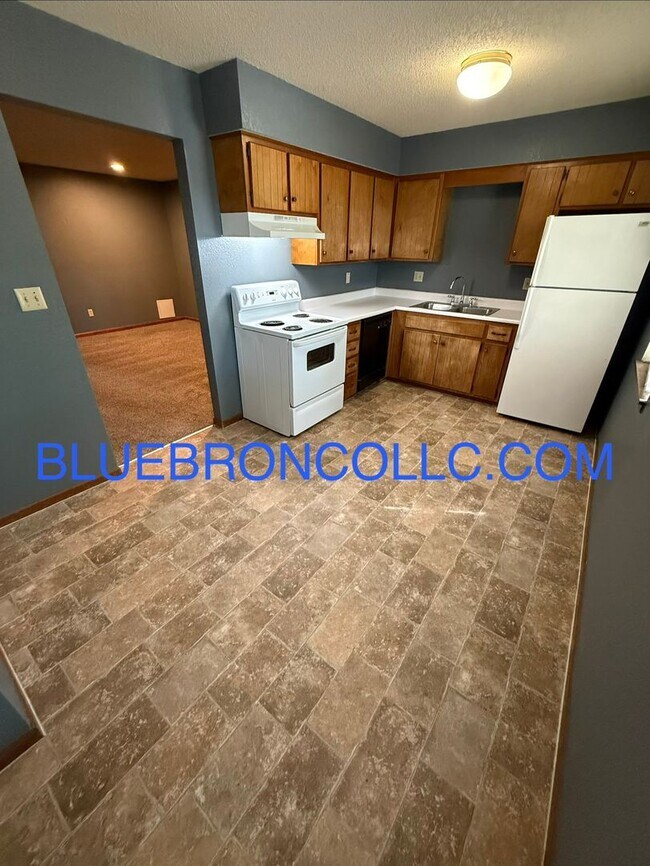 Building Photo - 159 NW Vesper St