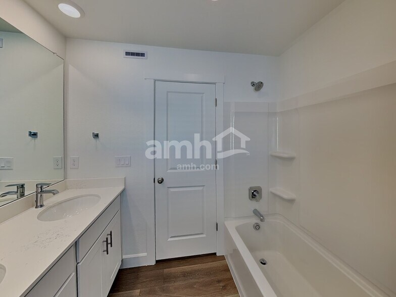 Building Photo - 10087 Abilene St