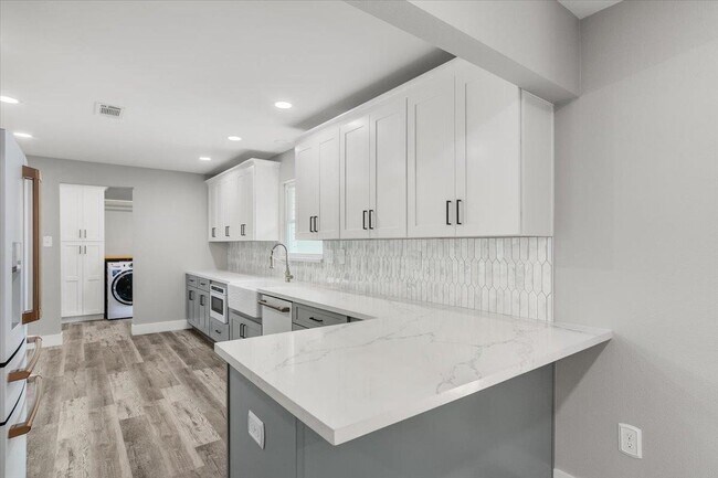 Building Photo - 4615 Barton Ln