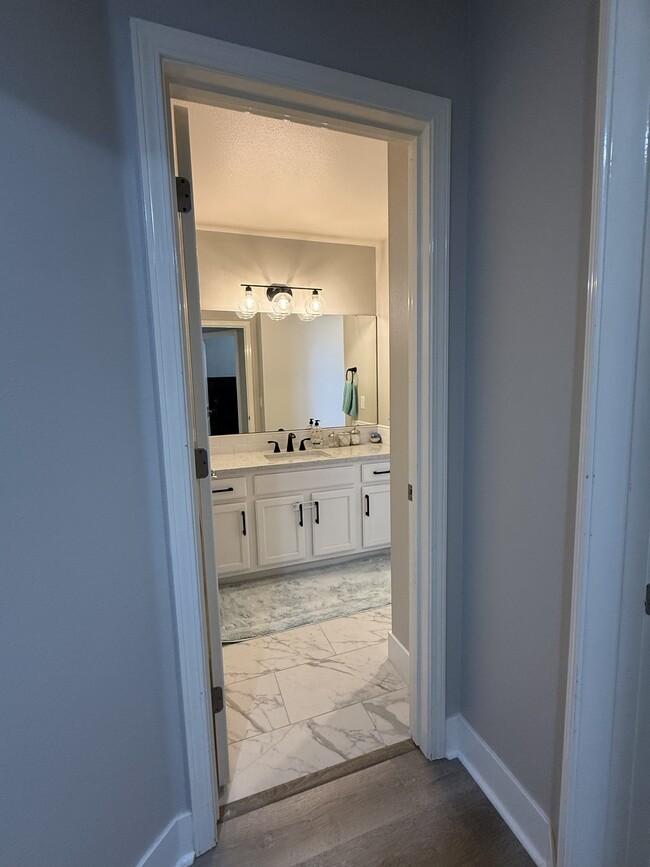 Building Photo - 443 NW Sandpiper Ave