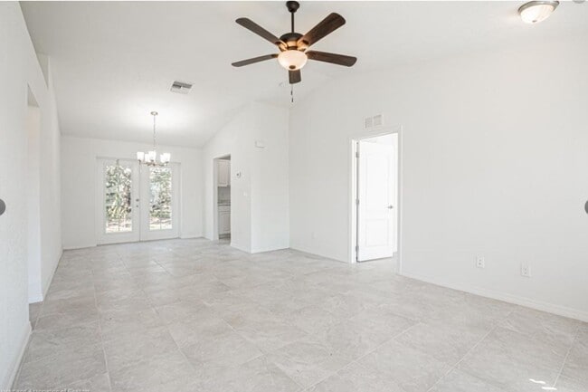 Building Photo - 3/2/1 Single Family Home Available – Cozy,...