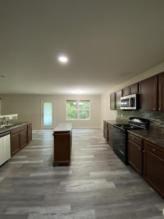 Building Photo - 137 Bendick Ct