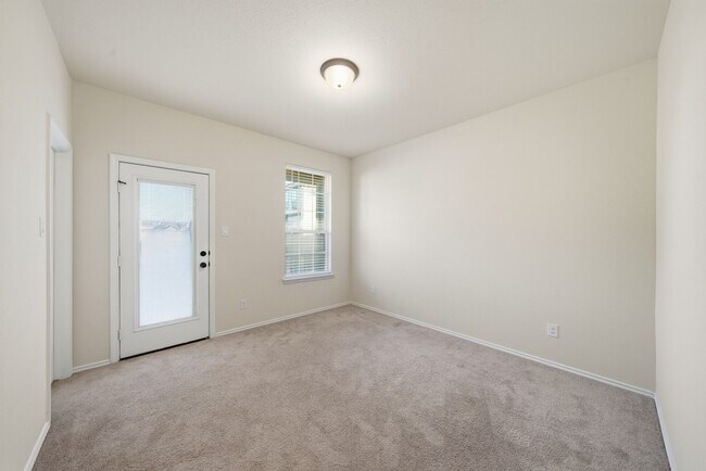 Building Photo - 8663 Cedardale Park Dr