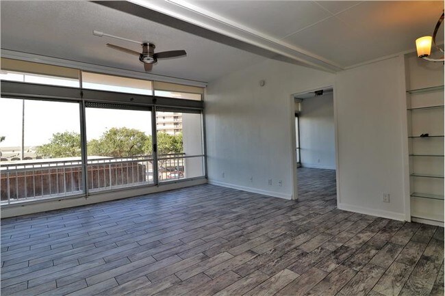 Building Photo - 4600 Ocean Dr