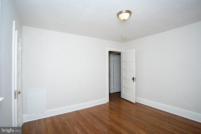Building Photo - 104 53rd St NE