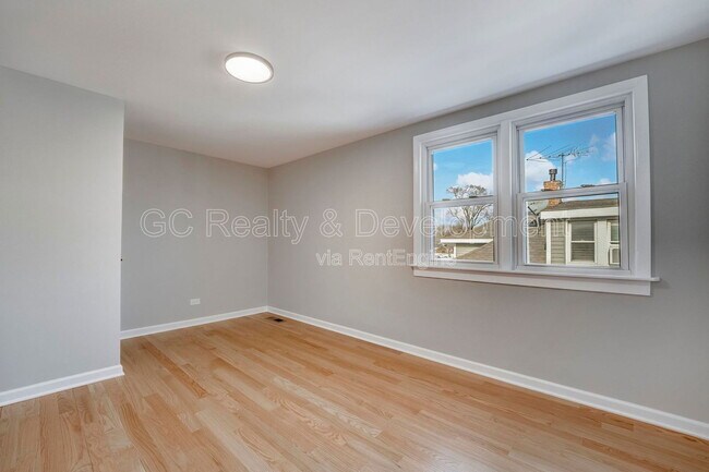 Building Photo - 3303 Division St