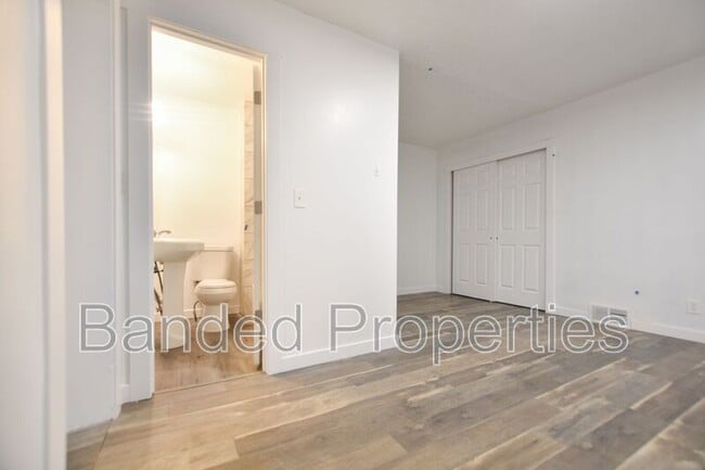 Building Photo - 627 23rd St