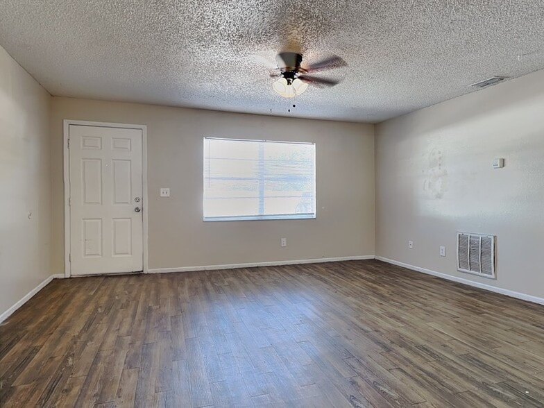 Building Photo - 15696 Bolesta Rd