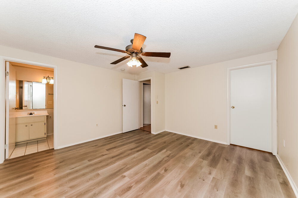 Building Photo - 6205 37th Ave W