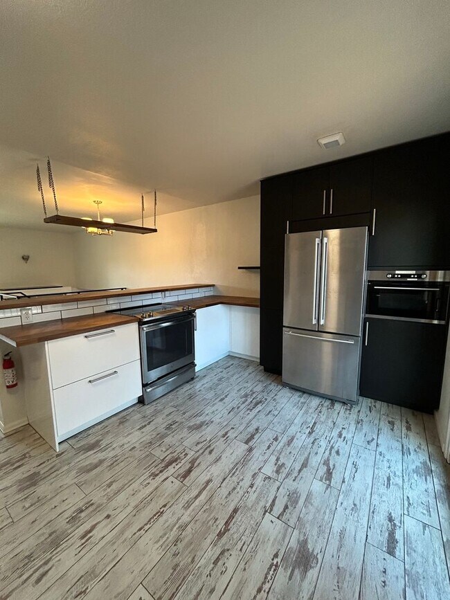 Building Photo - Stunning 4 BR/2 BA Morrison Home!!