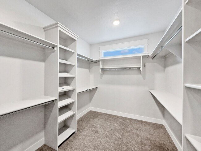 Building Photo - Stunning 4-Bedroom Home in Boise's Premier Dry Creek Ranch Community