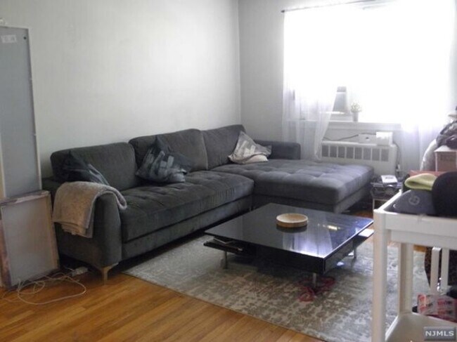 Building Photo - 1475 Terrace Cir