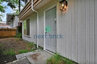 Building Photo - Charming 2-Bed Gem with Spacious 1500 sq ft Layout in Seattle's Vibrant Neighborhood!