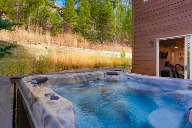 Building Photo - 552 Wapiti Ln