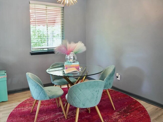 Building Photo - Three Bedroom Home