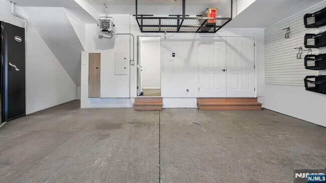 Building Photo - 54 Landmark Ln