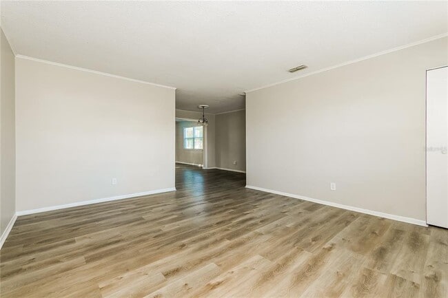 Building Photo - 5801 Abercorn Dr